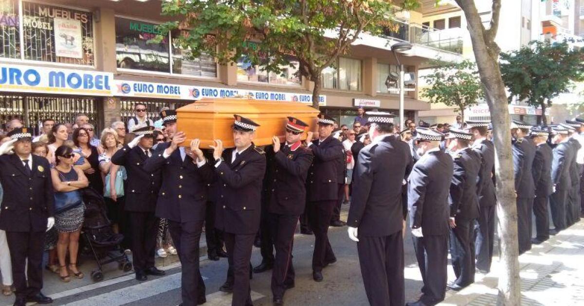 Salou diu l últim adéu al policia mort en un accident de moto