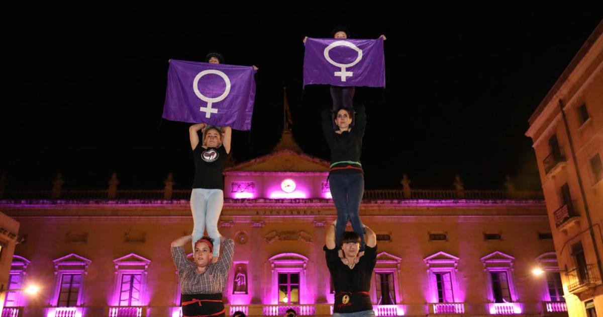 Les Castelleres Simbolitzen La Lluita Feminista Amb Un Pilar De Dones