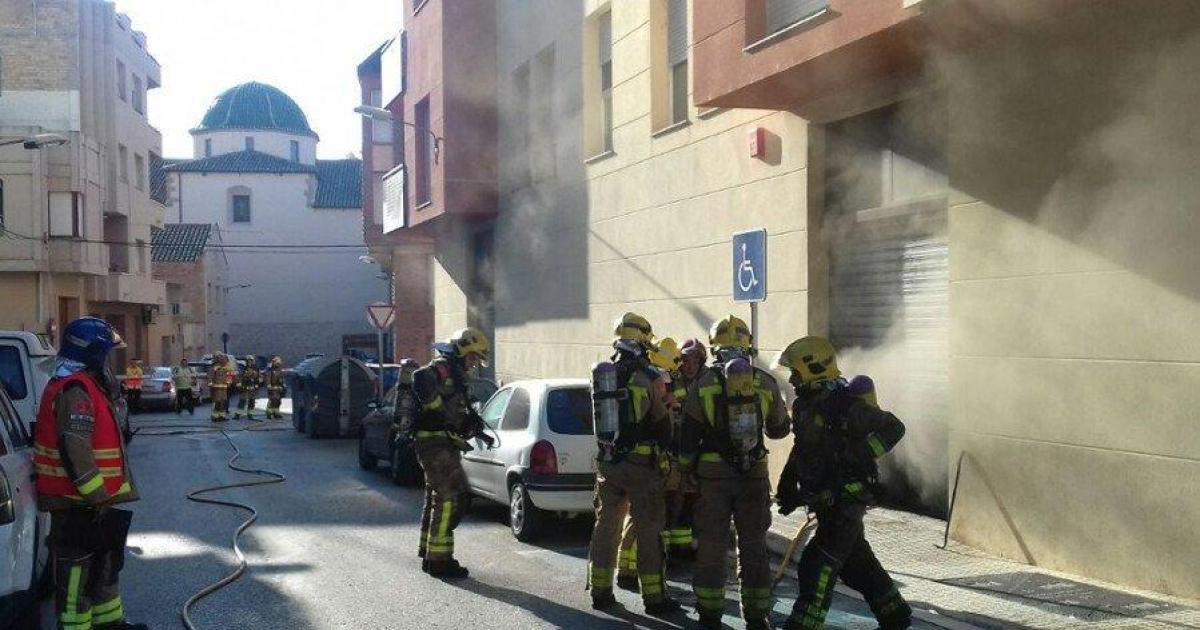 Un incendi obliga a evacuar a 25 veïns