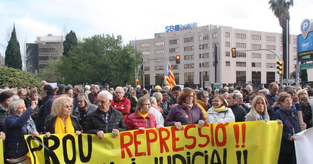 Unes 300 Persones Es Manifesten A Tarragona Contra El Veto De La JEC A