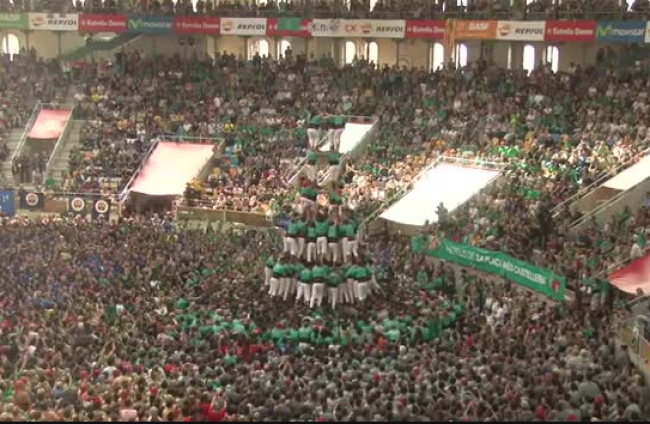 Els Castellers De Vilafranca Guanyen El Concurs De Castells Per Vuitena