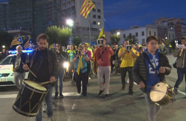 Un Millar De Personas Inician La Marxa Per La Llibertat Desde Tarragona