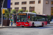 Imagen de archivo de un autobús del EMT en su paso por la plaza Imperial Tàrraco.