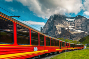 El Gobierno ha aprobado este martes en el Consejo de Ministros un descuento del 50% en el Interrail europeo y un programa específico para favorecer el transporte ferroviario.