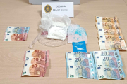 Diners i cocaïna comissats per la Policia Local de Santa Coloma de Gramenet.
