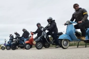 Membres del Vespa Club Baix Gaià.
