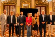 Imatge de familia del grup impulsor que s’ha reunit aquest dijous al Palau Bofarull de Reus.