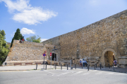 La restauració de la muralla a la Baixada del Roser finalitzarà amb una inversió de 250.000 euros. Serà la quarta actuació en aquest punt en els darrers 10 anys,