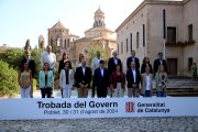 El president de la Generalitat, Salvador Illa, conjuntament amb tots els consellers de l'executiu al Monestir de Poblet.