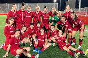 Les jugadores del Nàstic Femení celebrant la victòria a la Ciutat Esportiva Gimnàstic de Tarragona.
