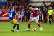 David Concha, encarant al capità de l’Andorra Sergio Molina, durant el duel del darrer diumenge al Nou Estadi.