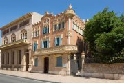 Fotografia d’arxiu de la façana de la Casa Rull des del carrer de Sant Joan.