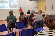 Fotografia de la taula rodona que es va dur a terme al Centre Cívic Mas Abelló.
