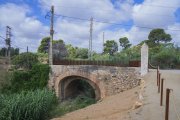 L’actuació tindrà lloc al voltant del barranc de Calderons, el pont del qual s’ha realçat recentment.