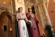Imatge arxiu gegants Joan i Rosalia al Pati del Castell.