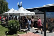 La càrrega i descàrrega dels autobusos a la Via Augusta col·lapsava el trànsit.