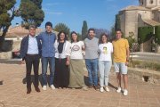 Els regidors de Junts i ERC d’Altafulla durant l’acord de govern de l’any 2023.