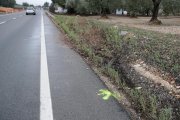 Marques a l'asfalt després de l'accident que ha tingut lloc aquest divendres a la nit a la T-350