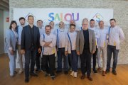 Restauradors i representants de l’Ajuntament de Salou durant la presentació del calendari gastronòmic.