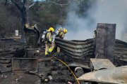 Imatge dels Bombers treballant en l'incendi a Mont-roig del Camp