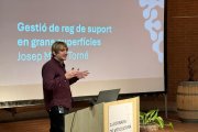 Josep Maria Torné durant una conferència.