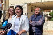La diputada Elisa Vedrina durant la compareixença a Ulldecona.