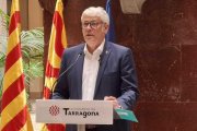 El portaveu de Junts, Jordi Sendra, durant la compareixença.