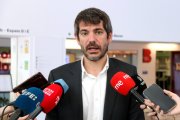 El ministre de Cultura i portaveu de Sumar, Ernest Urtasun, atén els mitjans al Disseny Hub Barcelona