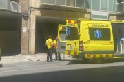 Imatge d'una ambulància al lloc dels fets.