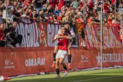 Els davanters del Nàstic Pablo Fernández i Antoñín Cortés celebrant un gol.