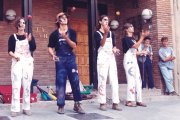 Integrants de la companyia en una de les actuacions dels seus inicis, ara fa 30 anys.