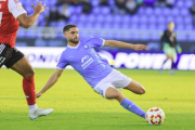 Imatge de Guillem Molina, defensa central vallenc de l'Ibiza durant un partit.