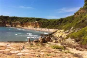 Imagen de Cala Fonda, también conocida como Cala Waikiki.