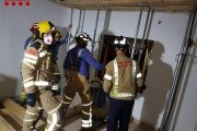 Imatge d'arxiu de membres del GREC de bombers.