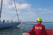 Imatge del veler que s'havia quedat encallat a la sorra al Delta de l'Ebre.