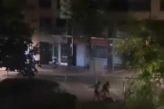 Un instant de la baralla entre quatre persones a Tarragona.
