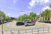 Imatge de la zona blava de davant la Biblioteca Xavier Amorós de Reus.