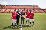 D’esquerra a dreta, Juanda Fuentes, el director esportiu Noé Calleja, el president Lluís Fàbregas, Fernando Torres i Wilfrid Kaptoum.