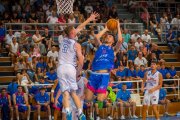 El jugador del CBT Dani Stefanuto provant un tir.