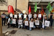 Imatge de la concentració davant els serveis territorials d’Educació de Tarragona.