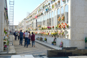 Imatges de la festivitat de Tots Sants al cementiri de Reus