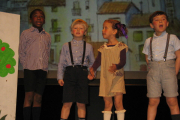 Els escolars dels centres del Baix Penedès pugen a l'escenari del Teatre Municipal Àngel Guimerà del Vendrell en el marc de la 38a edició del Festival de Teatre Infantil i Juvenil del Baix Penedès. El teatre alça el teló per acollir 785 joves i 31 obres d'allò més diverses.