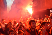 El CF Reus Deportiu ha portat la celebració per l'ascens històric a Segona Divisió A als carrers de la ciutat. Els jugadors roig-i-negres han començat la rua amb la vistia al Santuari de Misericòrdia, i posteriorment s'ha iniciat un recorregut pel carrer de Sant Joan des de la plaça del Nen de les Oques.