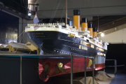 Inauguració de l'exxposició al Moll de costa de Tarragona amb una maqueta que reprodueix fidelment el Titanic.