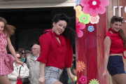 La Festa de la Primavera Vintage de Reus dóna el tret de sortida a la plaça del Mercadal amb dansa vintage i l'actuació del grup musical Stromboli Jazz Band.