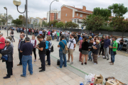 Els col·legis electorals de Reus han registrat llargues cues amb molta gent votant.