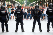 Càrregues policials realitzades per la Policía Nacional a la plaça Imperial Tàrraco després d'intervenir a l'InstTarragona.