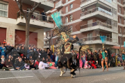 Els carrers de Tarragona s'omplen per veure la Rua d'Artesania