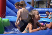 Inflables d'aigua al Serrallo per la Festa Major de la Mare de Déu del Carme