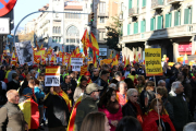 Molta gent ha sortit al carrer per celebrar el Dia de la Constitució